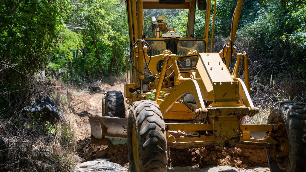 Amatlán de Cañas rehabilita camino rural hacia el rancho Los Copales