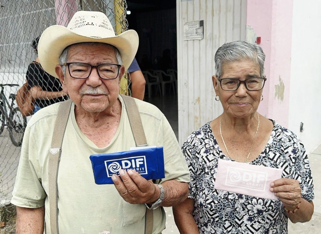 Entrega DIF Municipal lentes gratuitos a 250 beneficiarios de Ahuacatlán