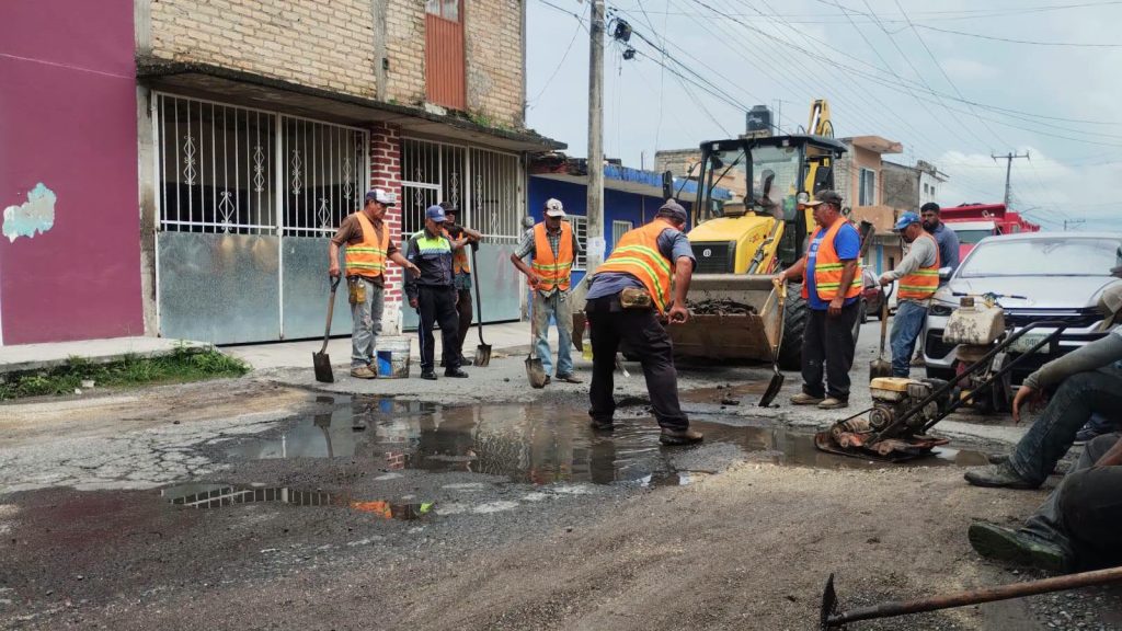 Xalisco continúa con trabajos de bacheo para mejorar vialidades 1 Xalisco continúa con trabajos de bacheo para mejorar vialidades